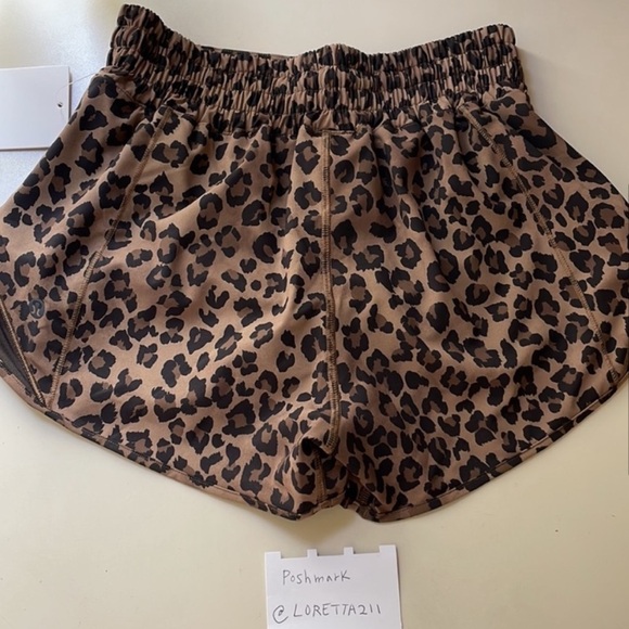 Lululemon Leopard Print Hotty Hot Shorts 2.5" - Picture 4 of 6